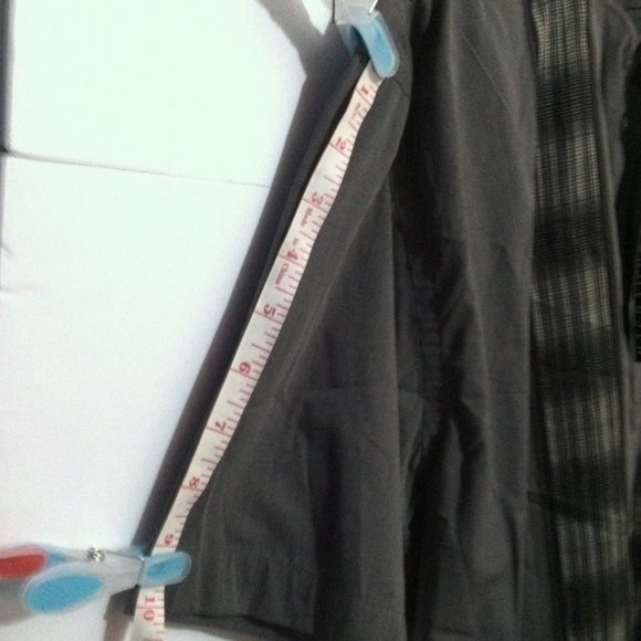 Mens Van Heusen Short Sleeve Dress Shirt XL - Picture 6 of 8